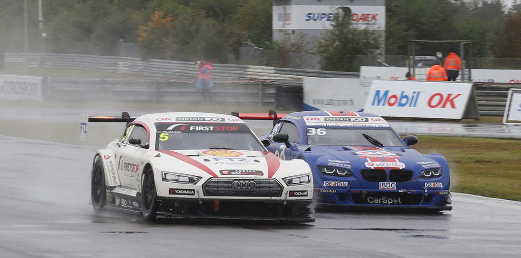 Christian Sørensen på vej indenom Casper Pilgaard.
(Foto: Motorsporten.dk)